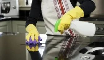 郑州婴幼儿照护服务月薪7000元调查 需求旺盛背后的行业现状与挑战